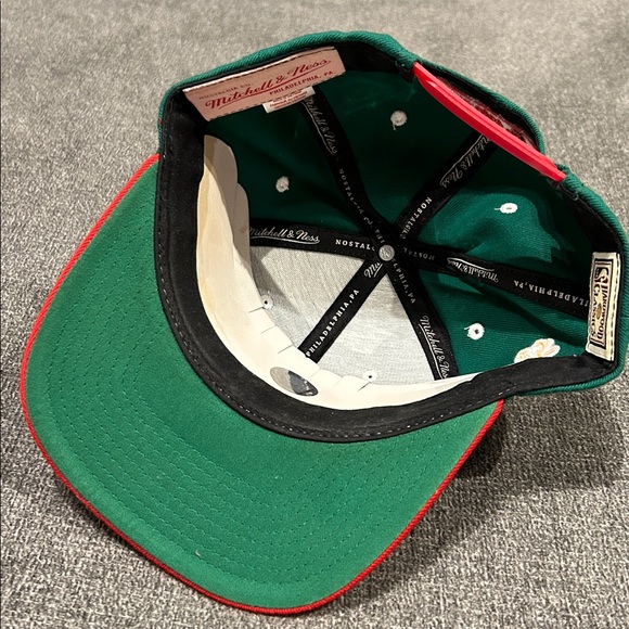 Milwaukee Bucks Mitchell & Ness SnapBack - Picture 4 of 5